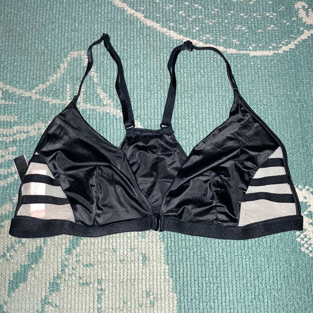 Victoria secret sz large bralette black and light cream